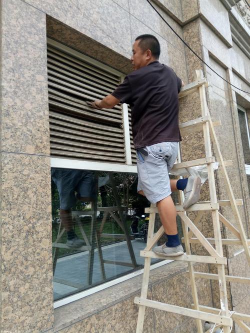 上海玻璃清洗公司专业玻璃清洗哪家好